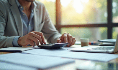 Professionnel calculant salaire net et taxes dans un bureau lumineux